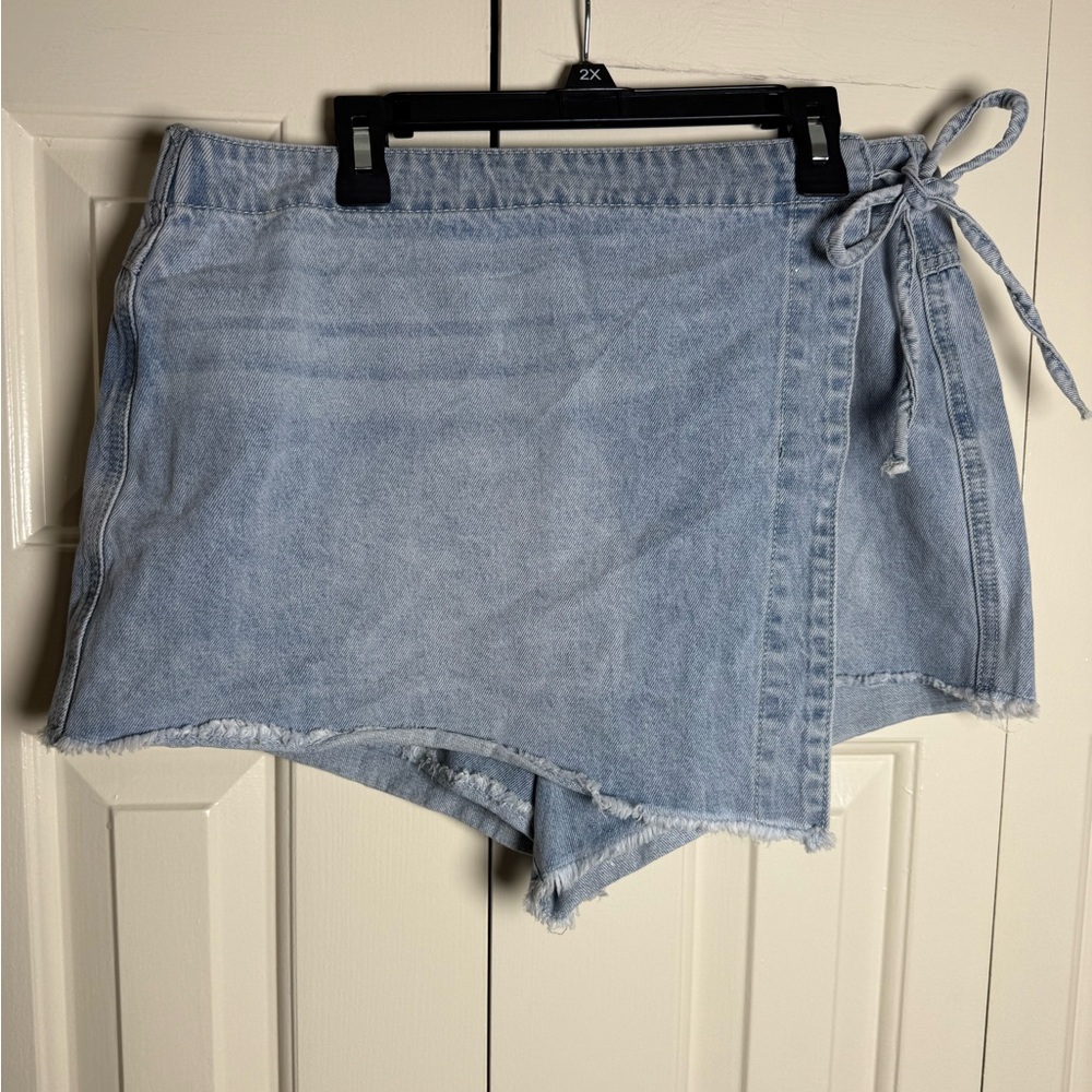 Princess Polly Light Wash Denim Skort‎